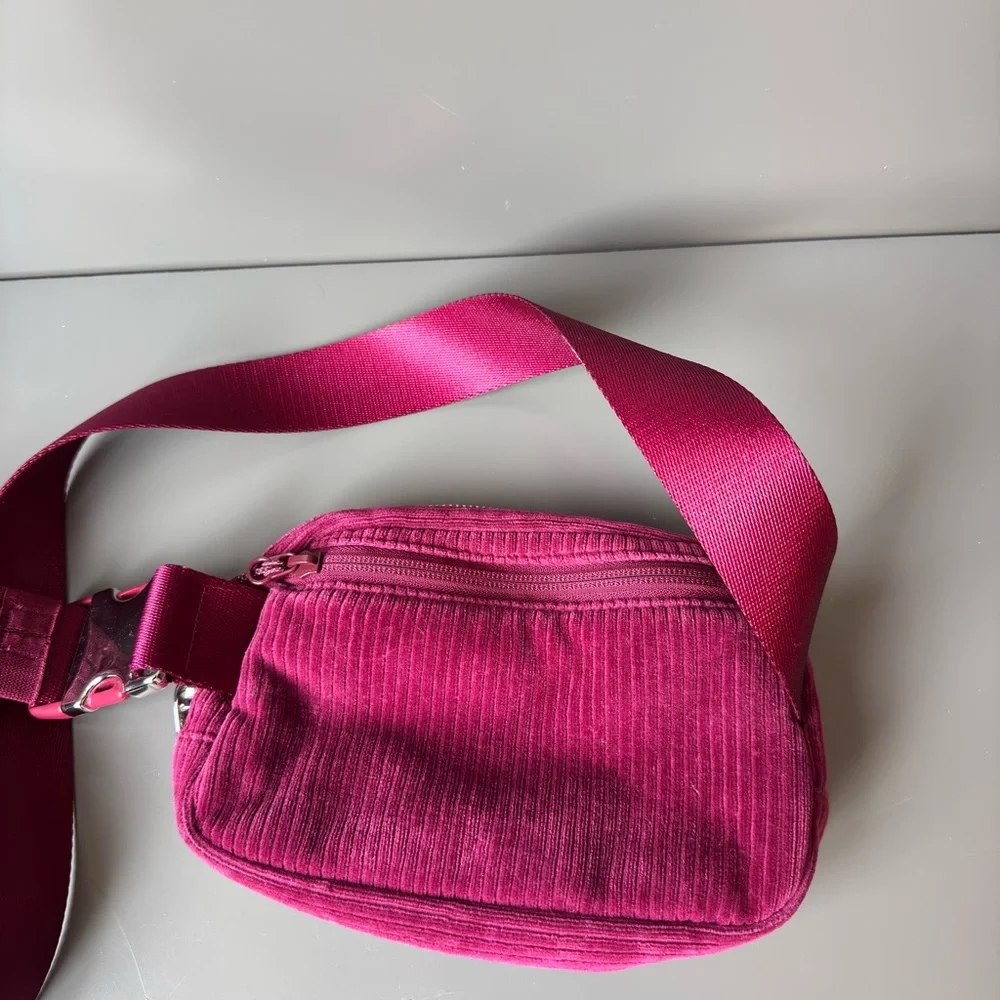LULULEMON Everywhere Belt Bag 1L
Corduroy - Picture 5 of 5